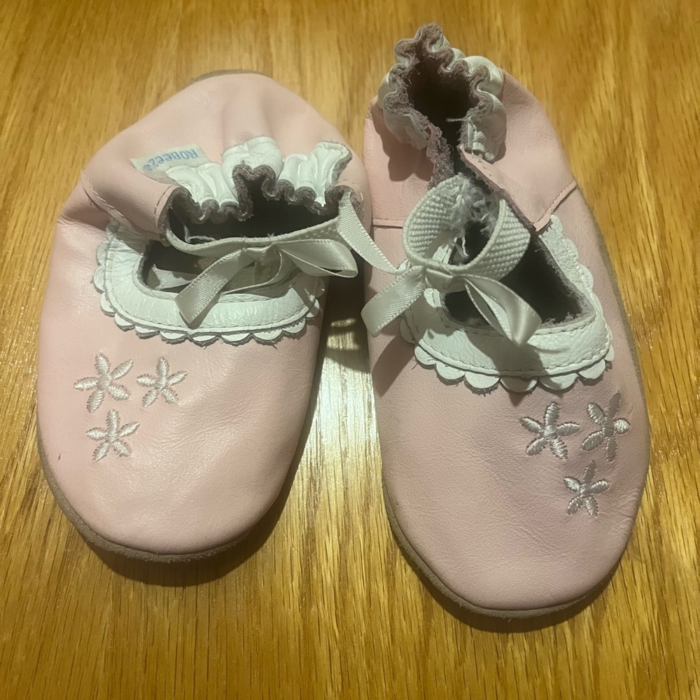 Robeez pink shoes 12-18 months